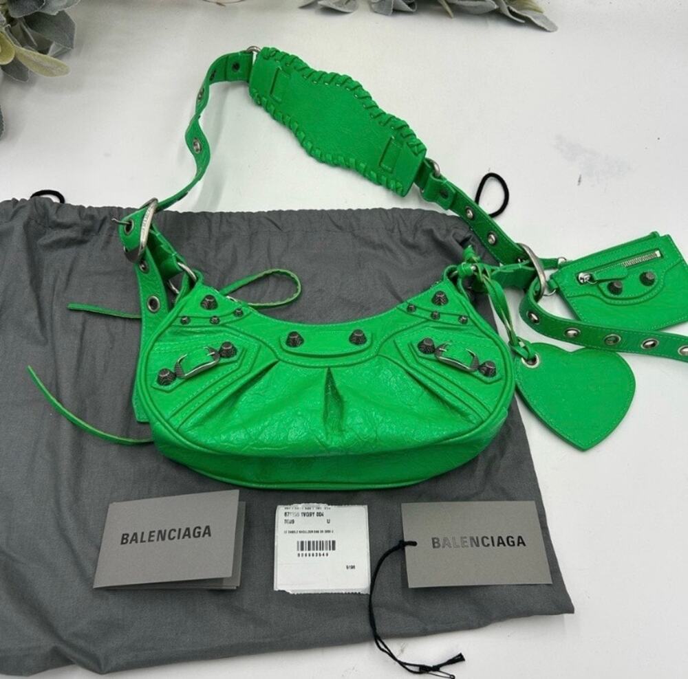 Women's Balenciaga Le Cagole shoulder bag in vivid green NWT